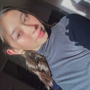 Meet your Posher, Alexia